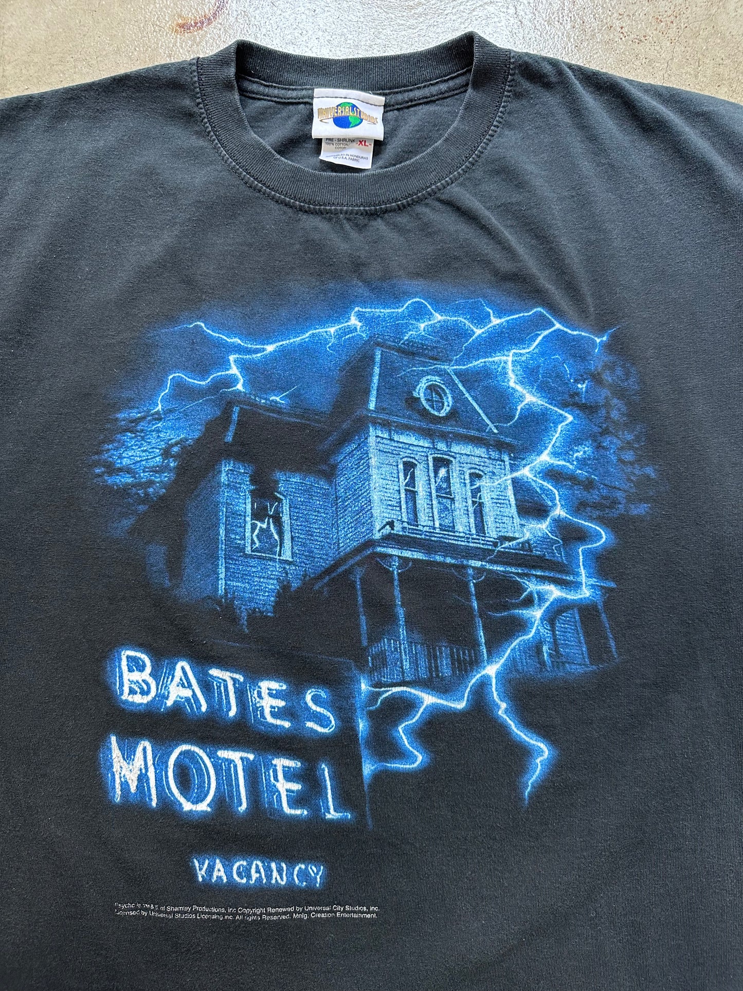 2000’S BATES MOTEL TEE(XL)