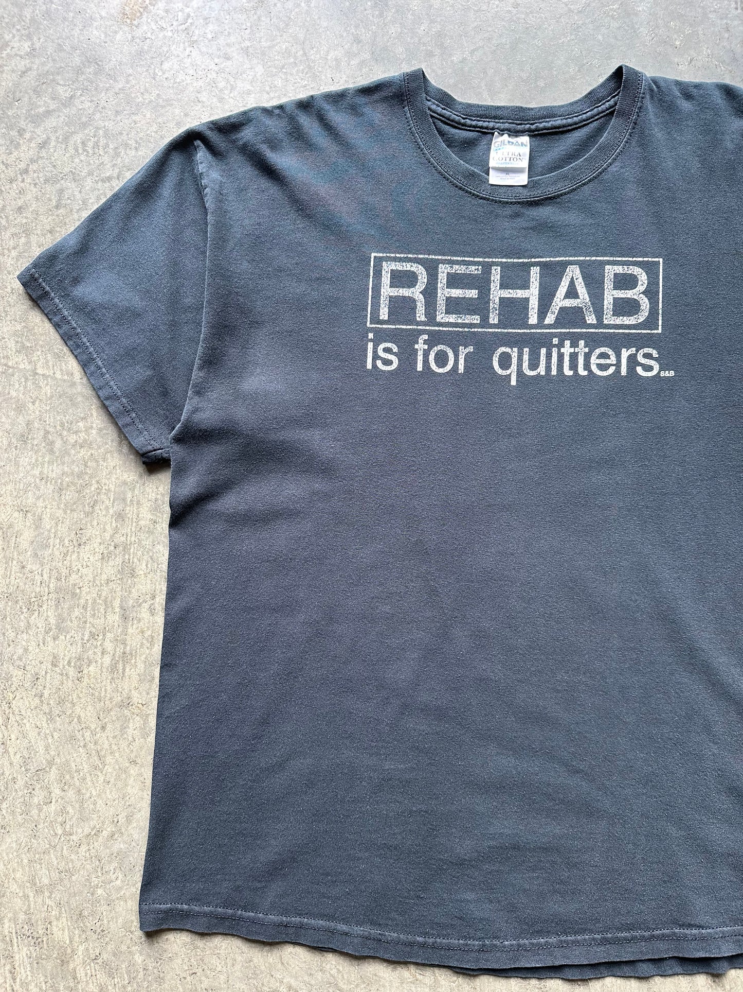 2000’S REHAB IS FOR QUITTERS TEE(XL)