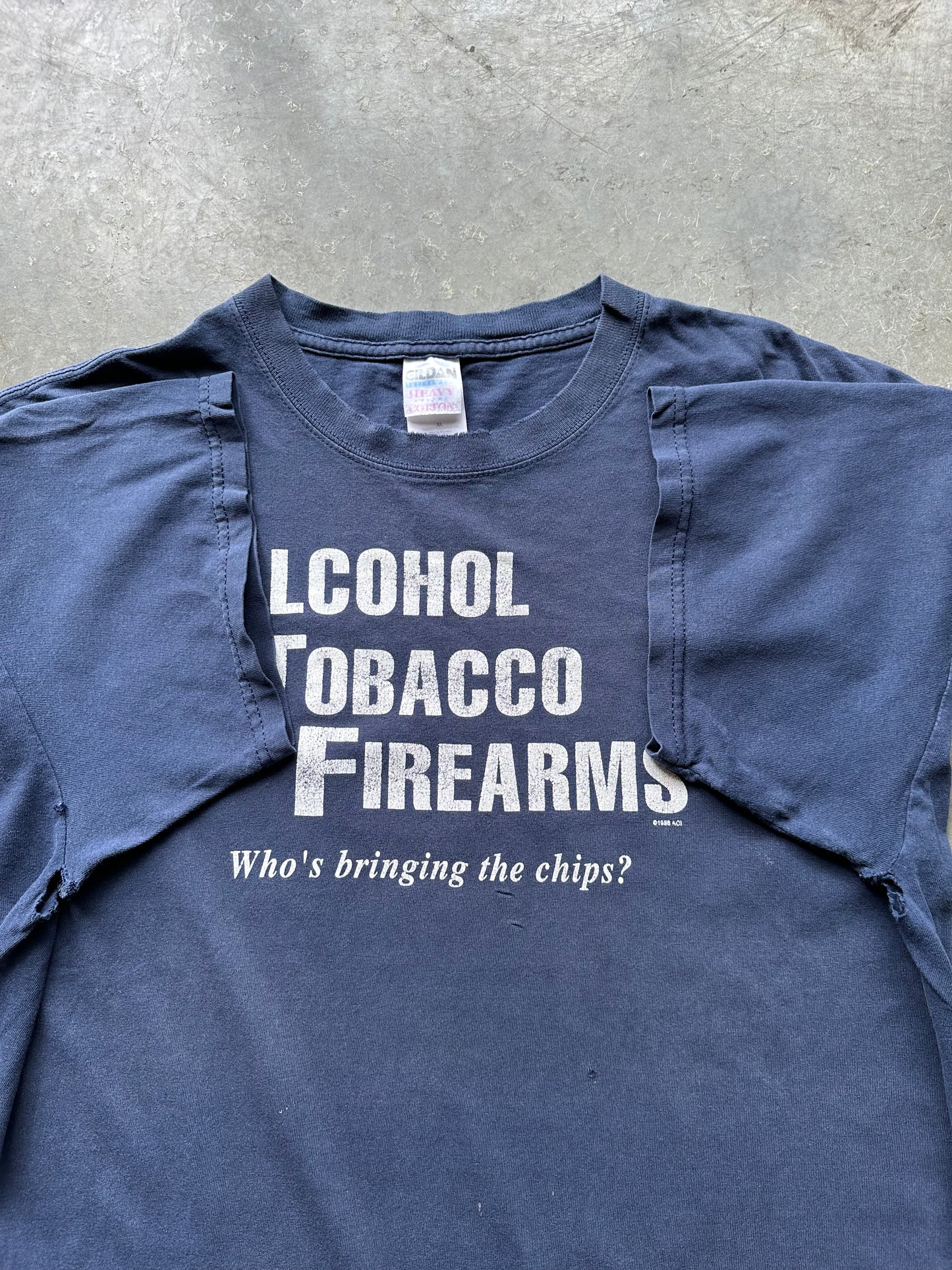 2000’S ALCOHOL TOBACCO FIREARMS TEE(XL)