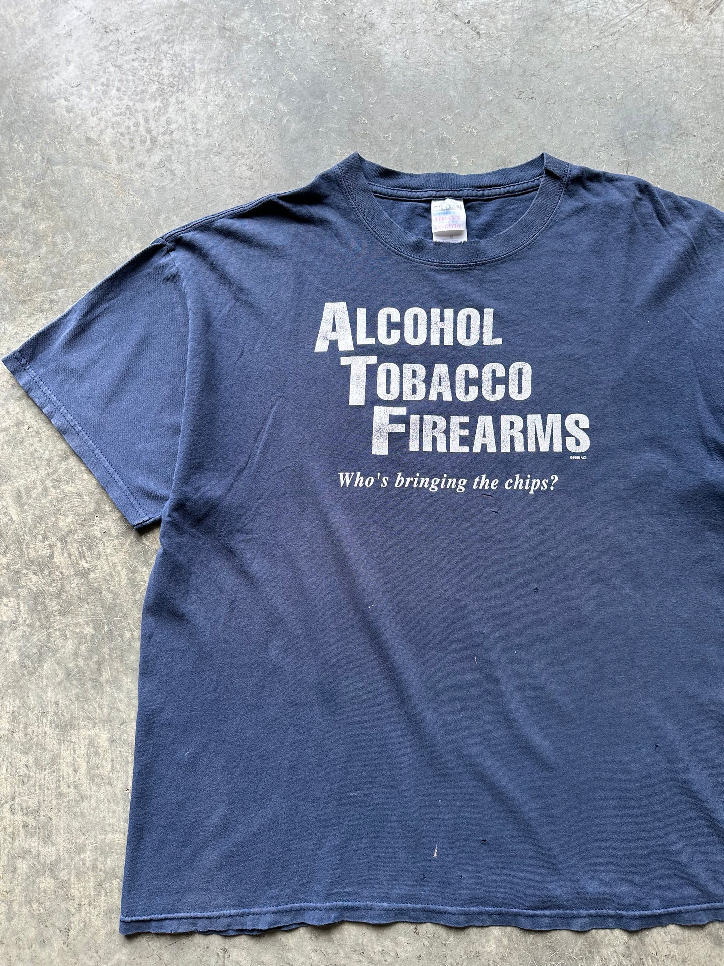 2000’S ALCOHOL TOBACCO FIREARMS TEE(XL)