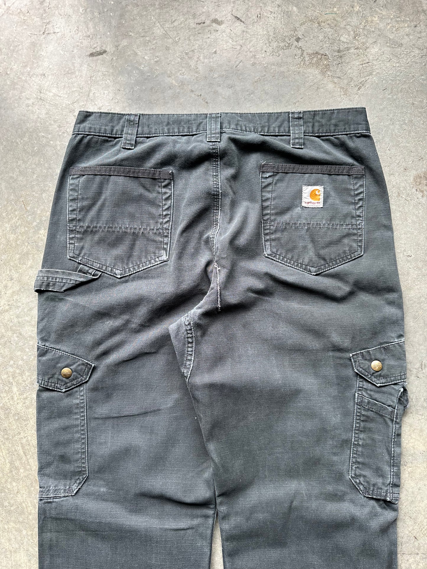 (36X32)BLACK CARHARTT CARGO PANTS